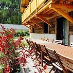 Dağ evi Le Petit Nicolas, Jacuzzi, Vue Mont Blanc *